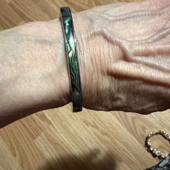 GREEN BLUE SHADES OF ABALONE SHELL SILVER BANGLE MAGNETIC 7" BRACE:ET - Picture 3 of 9